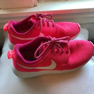 Nike Roshes-Size 8